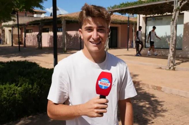 在那里踢球 在那里踢球