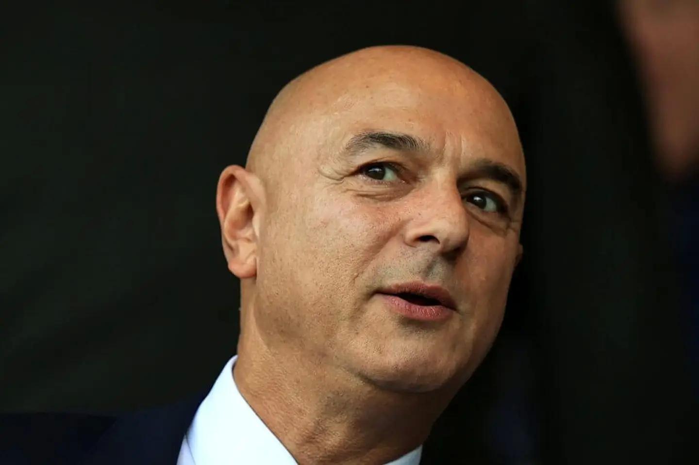 尽管俱乐部, 他透露在得